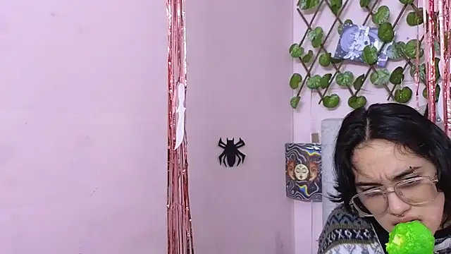 katalinathxandbritney1 online show from 10.06.25