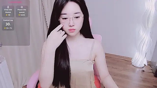 Snapshot of Miu-999 chatting on 10.30.25 Miu-999 online show from 10.30.25