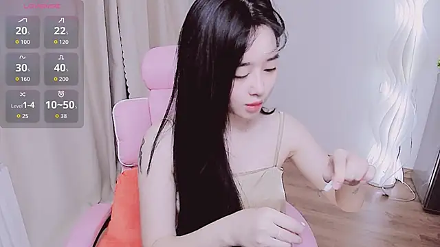 Snapshot of Miu-999 chatting on 10.31.25 Miu-999 online show from 10.31.25