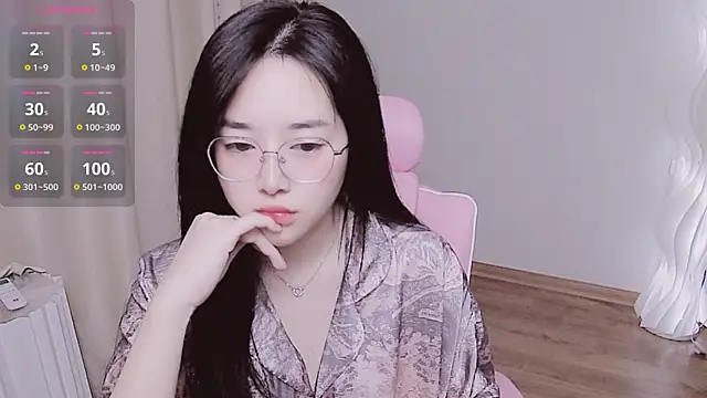 Snapshot of Miu-999 chatting on 11.26.25 Miu-999 online show from 11.26.25