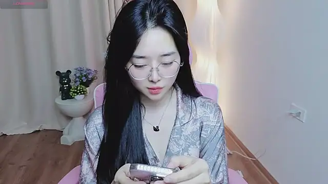 Snapshot of Miu-999 chatting on 12.19.25 Miu-999 online show from 12.19.25