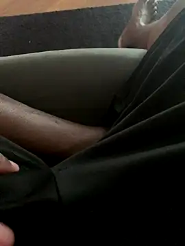 Snapshot of envolvemteX chatting on 11.27.25 envolvemteX online show from 11.27.25