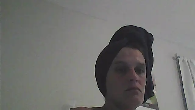 Snapshot of sarahkat86 chatting on 04.19.26 sarahkat86 online show from 04.19.26