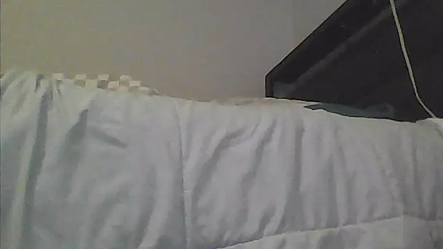 Snapshot of sarahkat86 chatting on 04.20.26 sarahkat86 online show from 04.20.26
