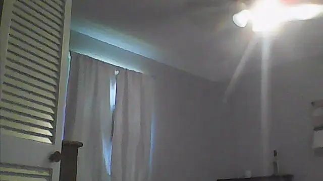 Snapshot of sarahkat86 chatting on 04.24.26 sarahkat86 online show from 04.24.26