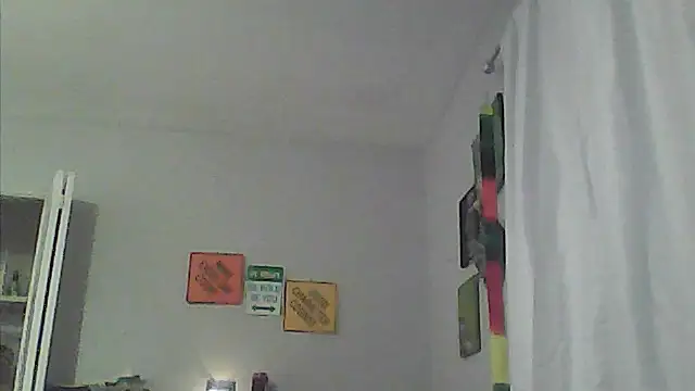 Snapshot of sarahkat86 chatting on 05.19.26 sarahkat86 online show from 05.19.26