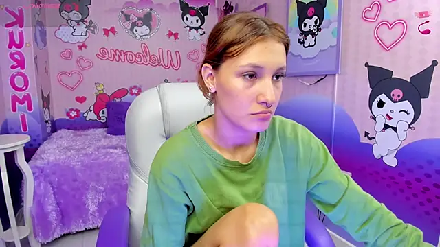 Snapshot of michell__petit_ chatting on 09.24.25 michell petit online show from 09.24.25