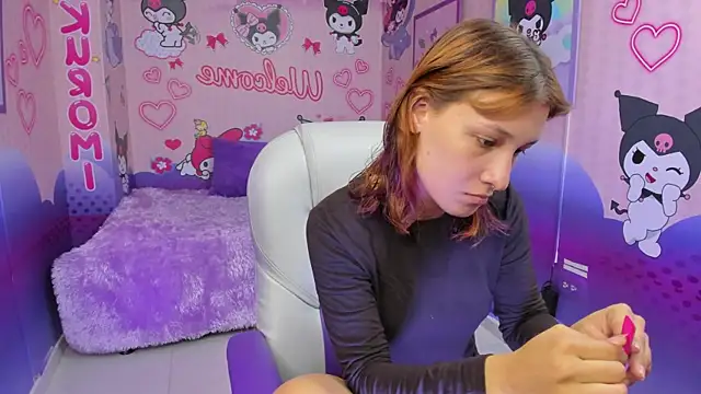 Snapshot of michell__petit_ chatting on 10.14.25 michell petit online show from 10.14.25