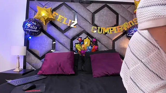 Snapshot of SuzzieSweet chatting on 01.08.26 SuzzieSweet online show from 01.08.26