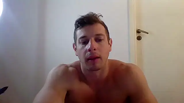 Snapshot of luca23millo90 chatting on 09.17.25 luca23millo90 online show from 09.17.25