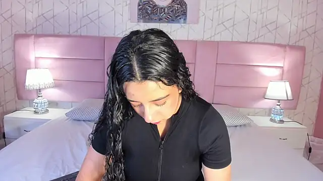 BellaSwwan online show from 12.17.25