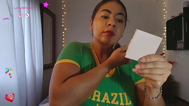 samanthahut1 online show from 10.14.25