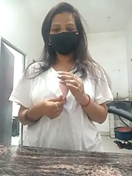 Snapshot of soni_yhakur chatting on 04.24.26 soni yhakur online show from 04.24.26