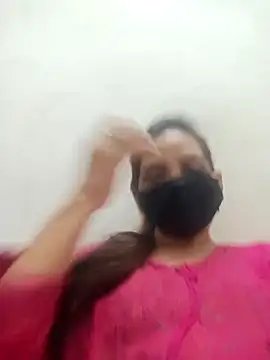 Snapshot of soni_yhakur chatting on 04.26.26 soni yhakur online show from 04.26.26