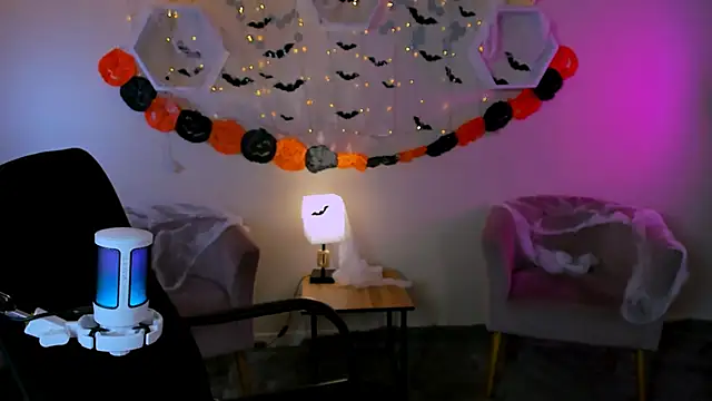 Snapshot of lilith_diva chatting on 10.22.25 lilith diva online show from 10.22.25