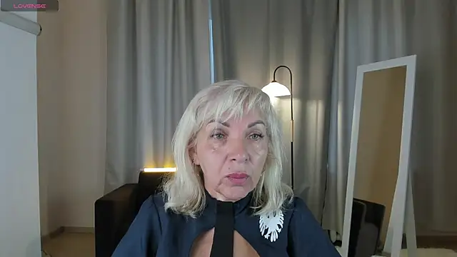 LiliaMoons online show from 09.25.25