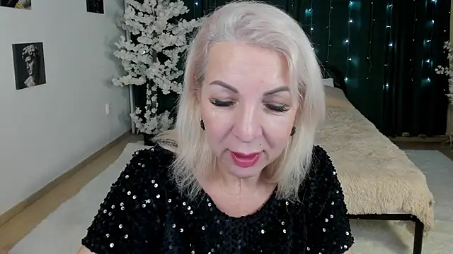 LiliaMoons online show from 12.20.25