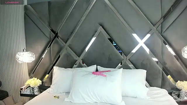 CoraimaSahin online show from 11.19.25