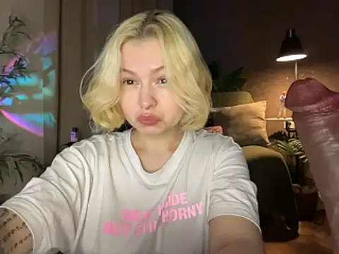 Snapshot of MoonIvy_ chatting on 06.02.26 MoonIvy online show from 06.02.26