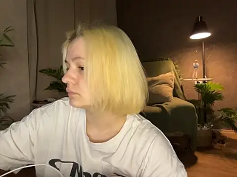 Snapshot of MoonIvy_ chatting on 06.14.26 MoonIvy online show from 06.14.26