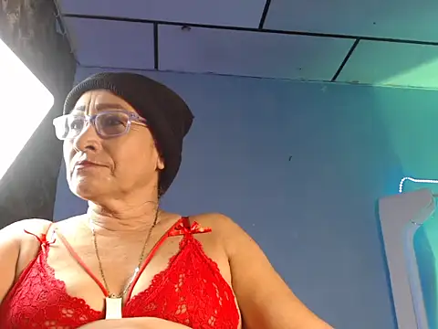 maggi hotsson online show from 11.04.25