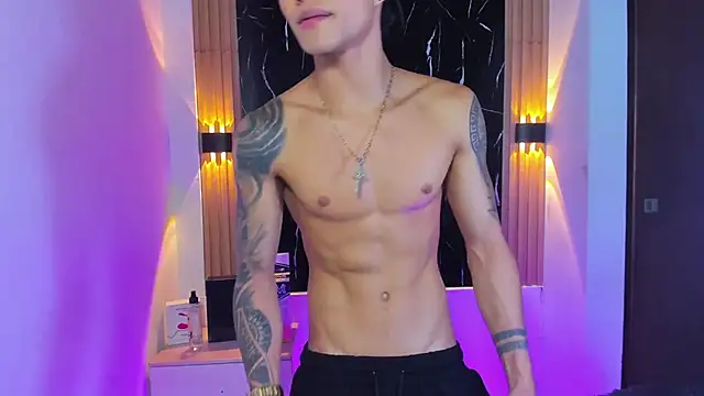 Wyatt Rose online show from 11.05.25