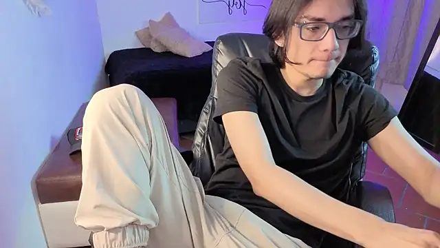 Snapshot of davoxer chatting on 02.07.26 davoxer online show from 02.07.26