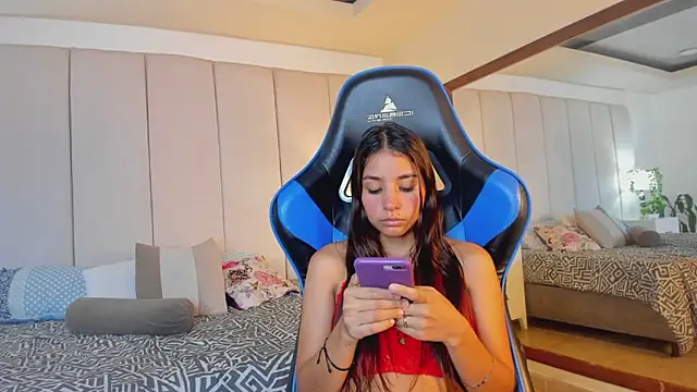 mia rousse25 online show from 12.19.25