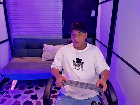 IsaacBlack  online show from 10.07.25