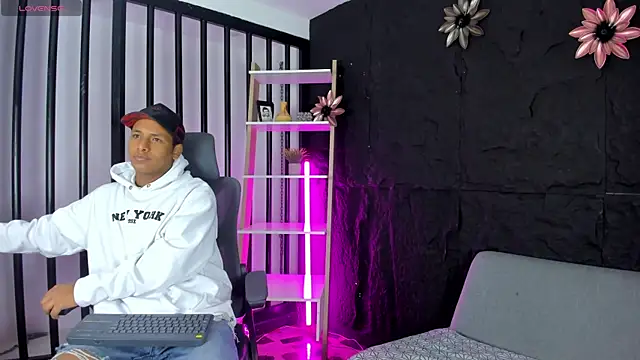 IsaacBlack  online show from 10.08.25