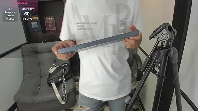 IsaacBlack  online show from 10.12.25