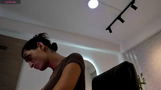 Snapshot of lily_cash1 chatting on 02.10.26 lily cash1 online show from 02.10.26