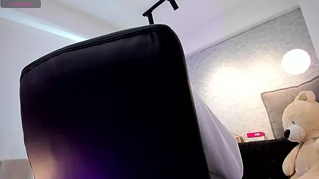 Snapshot of lily_cash1 chatting on 02.17.26 lily cash1 online show from 02.17.26