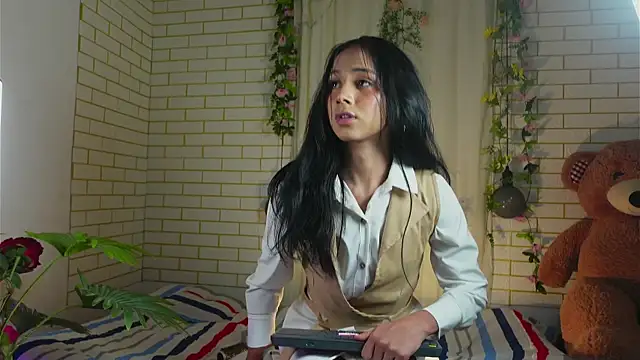 ashley winhouse online show from 10.06.25