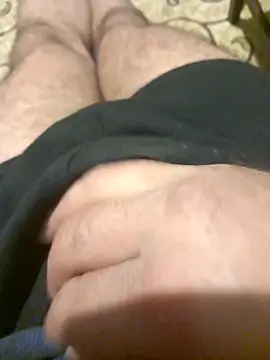 Snapshot of bullut06 chatting on 10.29.25 bullut06 online show from 10.29.25