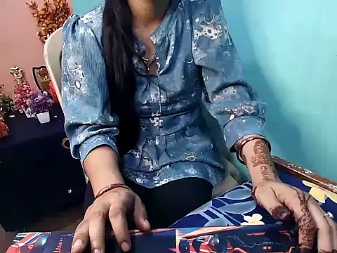 Snapshot of RIYA_SOOD chatting on 09.10.25 RIYA SOOD online show from 09.10.25