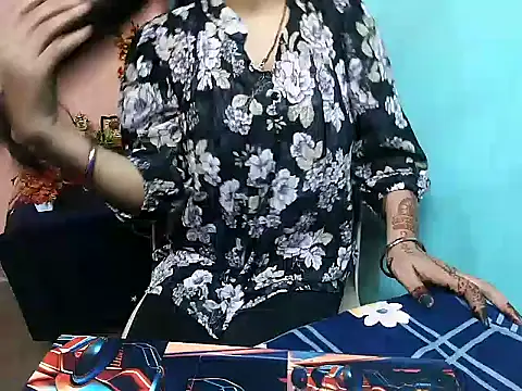 Snapshot of RIYA_SOOD chatting on 09.12.25 RIYA SOOD online show from 09.12.25