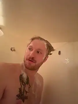 Snapshot of trashyd chatting on 11.27.25 trashyd online show from 11.27.25