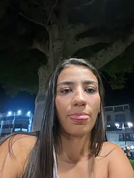 Snapshot of -juicy_ chatting on 11.26.25 -juicy online show from 11.26.25