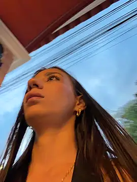 Snapshot of -juicy_ chatting on 12.04.25 -juicy online show from 12.04.25