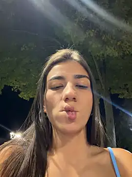 Snapshot of -juicy_ chatting on 12.19.25 -juicy online show from 12.19.25