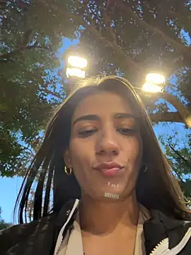 Snapshot of -juicy_ chatting on 12.20.25 -juicy online show from 12.20.25