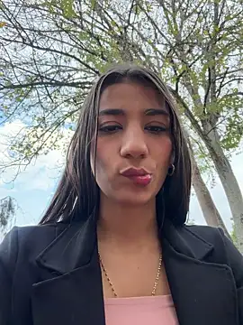 Snapshot of -juicy_ chatting on 02.15.26 -juicy online show from 02.15.26