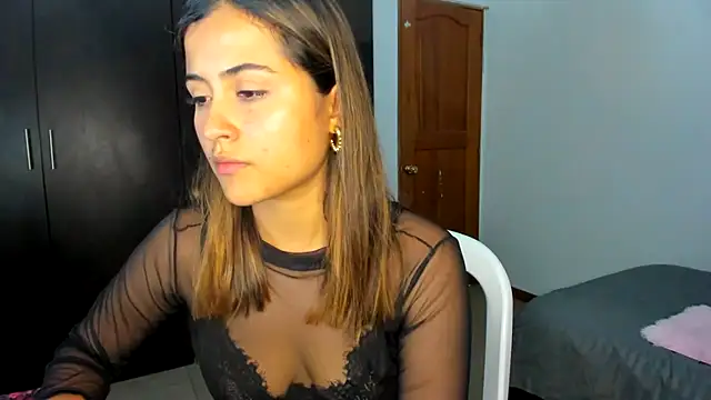 Snapshot of Ana__Pink chatting on 10.24.25 Ana Pink online show from 10.24.25