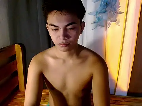 Snapshot of urguy_marco chatting on 10.25.25 urguy marco online show from 10.25.25