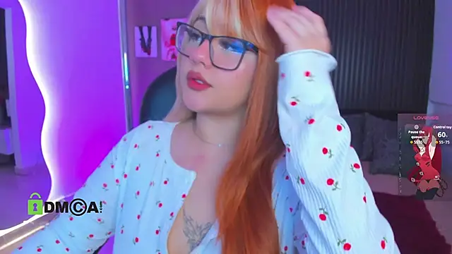 Snapshot of Dulcerose_01 chatting on 05.19.26 Dulcerose 01 online show from 05.19.26
