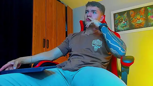 Snapshot of ALPHA_DOMINUS_ chatting on 10.04.25 ALPHA DOMINUS  online show from 10.04.25