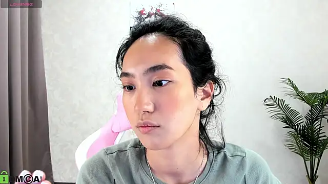 FlirtyAura online show from 11.10.25