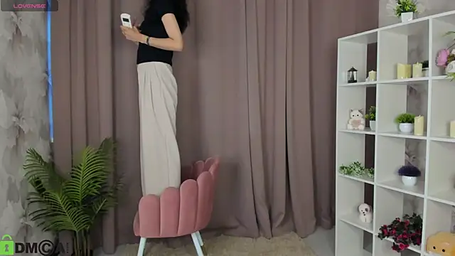 Snapshot of FlirtyAura chatting on 05.12.26 FlirtyAura online show from 05.12.26