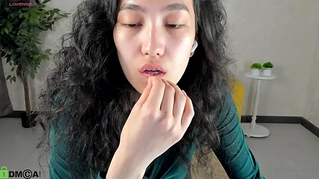 Snapshot of FlirtyAura chatting on 05.13.26 FlirtyAura online show from 05.13.26